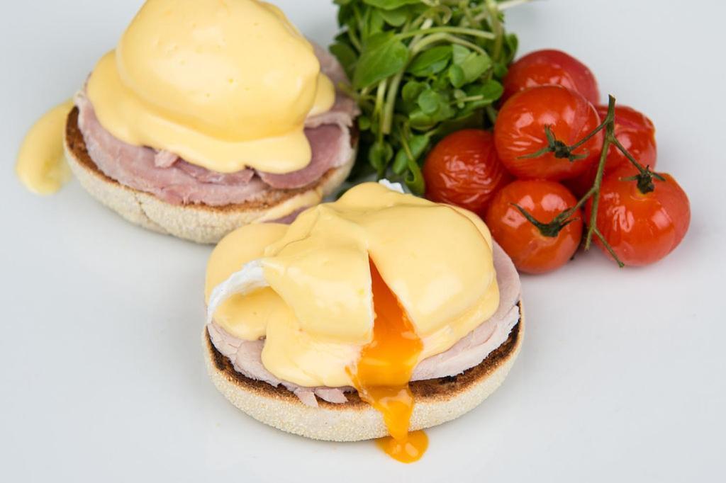 Darwin'S Townhouse Shrewsbury Exterior foto Eggs Benedict