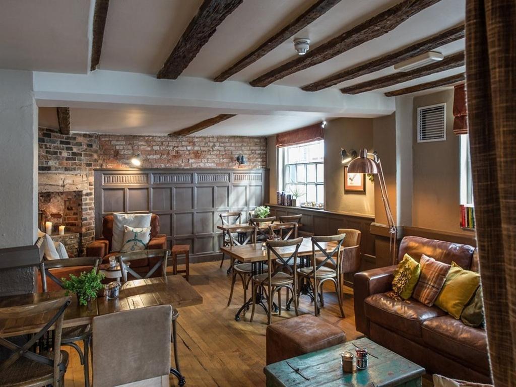 Darwin'S Townhouse Shrewsbury Exterior foto The interior of the restaurant