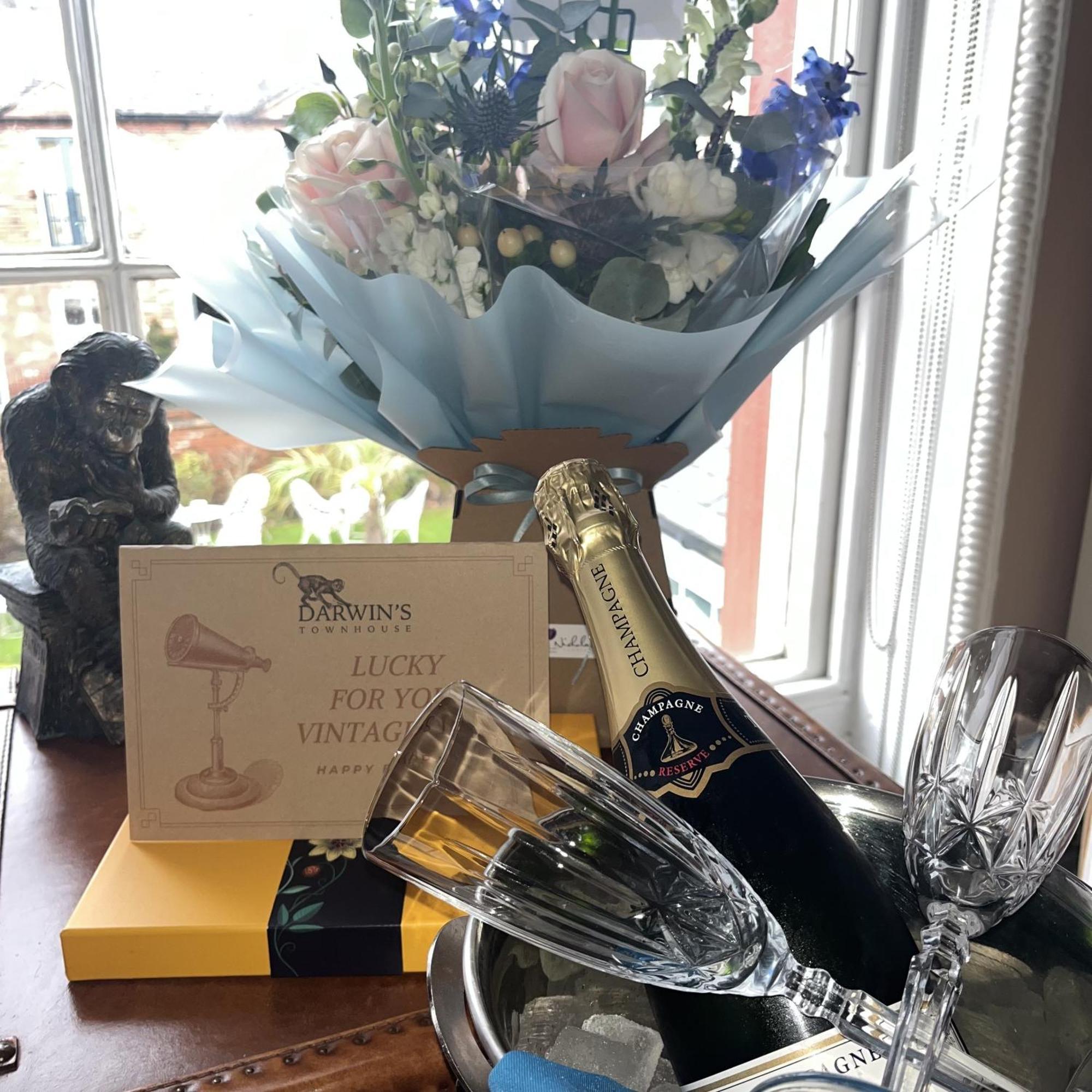 Darwin'S Townhouse Shrewsbury Exterior foto A bottle of Dom Pérignon
